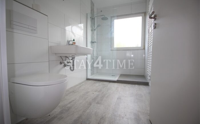 Badezimmer mit Dusche