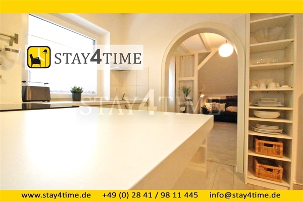 Küche mit Blick zum Wohnzimmer